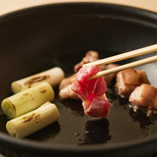 しっかりとしたコクがある京鴨のもも肉を使用した「鴨葱焼き」