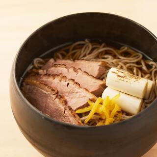 〆にもお勧め！鴨出汁たっぷりの蕎麦