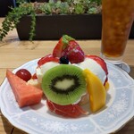 Fruit Shop&Parlor ODAWARA - フルーツミックスパフェ、アイスティ