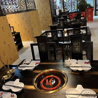 テーブル4名様×2
      異国情緒漂う本場のような雰囲気の中愉しむ火鍋！