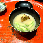 草喰 なかひがし - ✽ 揚げた鴨茄子とアスパラですかね。白味噌に和からしって京都ではよくみますよね。