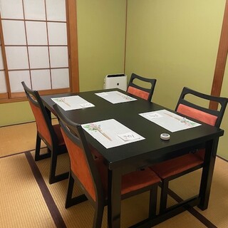 喫煙高座卓室・2名様から4名様
                                          2室