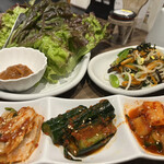 焼肉フランス人 - ナムル＆キムチ＆サンチュ