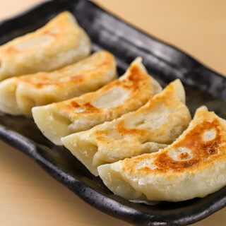 We offer a variety of handmade Gyoza / Dumpling such as grilled, steamed, and boiled Gyoza / Dumpling.