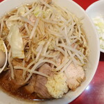 ラーメン二郎 - ラーメン半分＋ニンニク少し＋白ネギショウガ半分