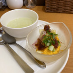 ビストロカフェあかみ - オードブル(ズッキーニの冷製スープ、カボチャのサラダ)