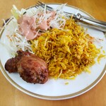 ハムザレストラン - サラダ・ビリヤニ・タンドリーチキン。