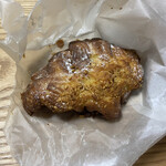 スーリープー - ◉レモンクリームのクロワッサン・ザマンド／332円税込