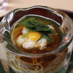 松川 - 手打蕎麦　四万十川の青海苔、長芋、鶉の卵と共に  蕎麦汁が入りました　(2013/08)