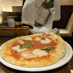 モレット - ピザ・マルゲリータ1,600円税込：トマト薄味、バジル少なめ、チーズは伸びーるないけど、あっさりしてて良し。