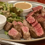 パブリックハウス ブラボー! - 牛肩ロースとハツのレアステーキ