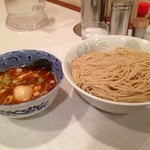 頑者 - 辛細つけめん、特盛り！     ＋1/2卵。細めんのヨロコビ  