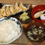 肉汁餃子のダンダダン - 肉汁焼餃子定食