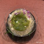 御料理 寺沢 - 蛸と山芋の微塵切りに青梅と花穂紫蘇の三杯酢のジュレがけ