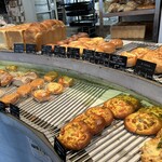 美味しいパンの店 Yamaguchi - 内観