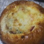 美味しいパンの店 Yamaguchi - 玉ねぎ、じゃがいも、アスパラガス、ベシャメルソース
