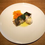 スガハラ - 佐賀県産 関いさき + 関いさきの卵 + 人参のサラダ