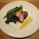 スガハラ - 宮城県産 黒豚 肩ロースのグリル + 米沢 ほうれん草と姫竹のロースト