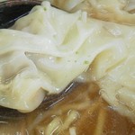 皮はツルツル、具がたっぷり詰まったワンタン☆