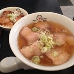 喜多方ラーメン 坂内 - 喜多方らーめん、炙り焼豚ごはん（小）
            
            久しぶりに食べました！
            