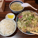 長崎ちゃんぽん 幸楽 - 肉野菜炒め定食。サービス盛り！