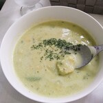 Naggy's - グリーンの緑はアボカド！　アボカドのスープって初めてだけどほんと美味しい！