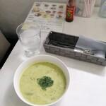 Naggy's - グリーンスープ　¥500　たっぷり熱々で嬉しい！