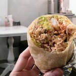 Naggy's - えびアボカドブリトー　この皮ももちっとしてて美味しいの