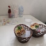 Naggy's - 白い空間にカラフルな断面が映えます