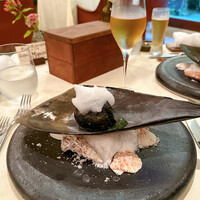 イル ギオットーネ 京都本店 - タイラギ貝を炭パウダーとアサリのエスプーマで