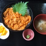 漁師の店 中村屋 - 赤ウニ丼<エゾバフンウニ>,つぼ漬,味噌汁