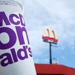 マクドナルド - ドリンク写真:信号待ちの横でもやるよ～ww