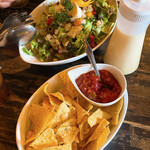 Yonchome Cafe - 【2023年03月】イスラエルサラダ、コーンチップ。