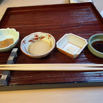 山玄茶 - 左から、このわた、マスカルポーネポン酢、藻塩、醤油