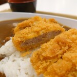 食堂 けやき - 適度な厚みのある”とんかつ”は食べごたえあり。