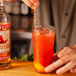 &WINE - カクテル作成風景