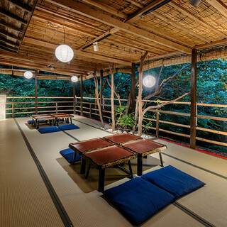 [All seats on Kawadoko] Enjoy Kaiseki cuisine while listening to the murmuring of the Minoh River.