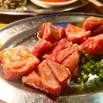 炭火ホルモン焼き まるかん - 