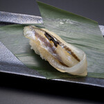 江户风味腌渍海带 (1份) /Halfbeak with marinated kelp 1piece