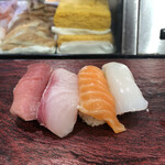 立ち寿司横丁 - 鮪、鰤、鮭、烏賊