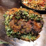 Okonomiyaki Ishiri - 脂かすねぎ焼き