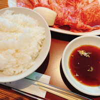焼肉 しんうち 神楽坂 - ごはん、タレ
