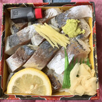 Shuzenji ekiben mai zushi - 中には酢でしめられた自慢の鯖がぎっちり！
                        電車の中で駅弁食べたの久しぶり♫