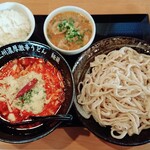 MENZO - 濃厚無頼漢チーズうどん 並 (900円・税込)+もつ煮セット (250円)