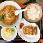 升栄軒 - Bセット（らーめん・餃子4個・半ライス・生野菜）