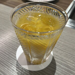 Nikuzuki - オレンジジュース
                        このグラスもディオール
                        手彫りのクリスタルグラスは芸術的
                        このグラスだけで5万円