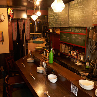 A cozy hideaway for adults with only counter seats ◆ Can also be reserved