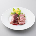 Seared chicken liver and heart - with fig sauce and rock salt -