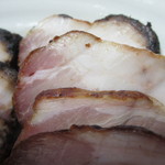 東洋食肉店 - 東洋の炭火焼豚脂身アップ
