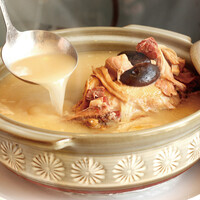 金華ハムとコーチンの煮込みスープ